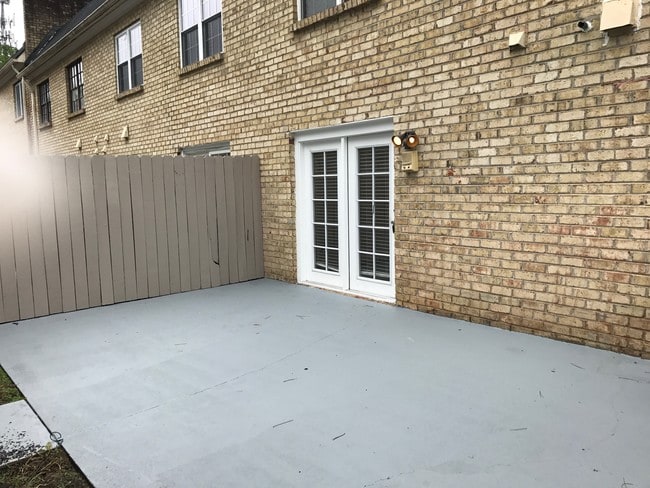 Building Photo - 330 Winding River Dr