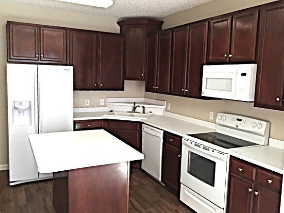 Building Photo - 114 Raindance Rd