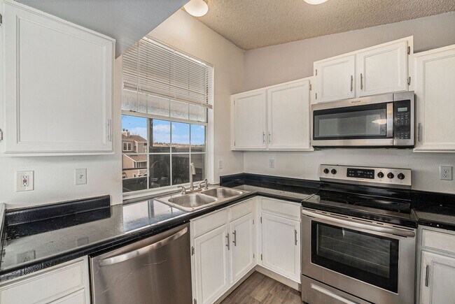 Building Photo - Lake Views in the City! **Move-In Special**