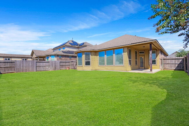 Building Photo - "Charming 3-Bedroom Oasis with 2 Baths in ...