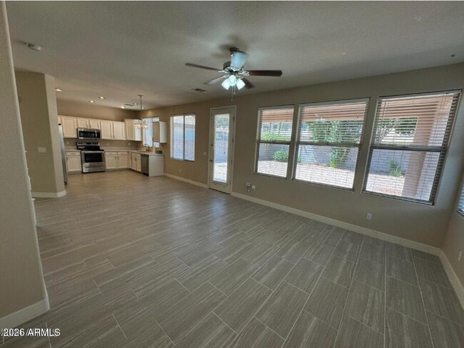Building Photo - 1470 W Armstrong Way