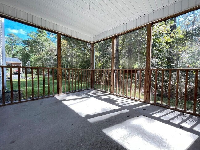 Building Photo - Comfort, Space & Convenience in Summerville