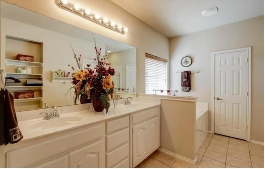 Building Photo - 3163 Guadaloupe