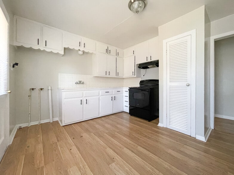 Building Photo - 3719 Parkwood St