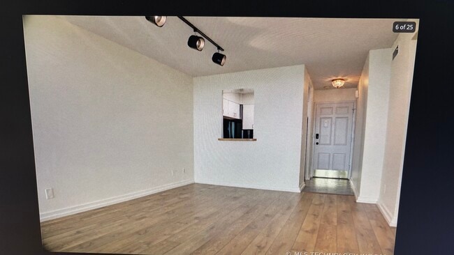 Building Photo - 1502 S Boulder Ave