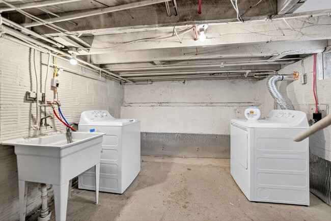 Building Photo - 1389 Mt Pleasant Rd