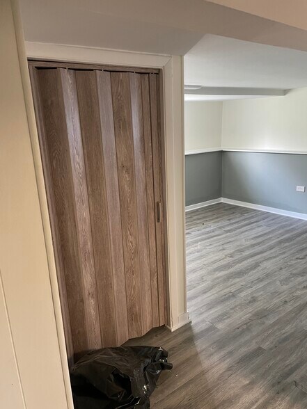 Building Photo - 0N220 Silverleaf Blvd