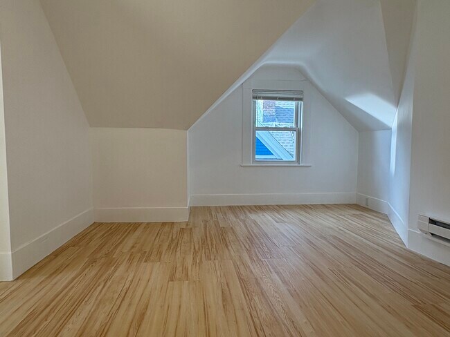 Building Photo - 9 Knapp St