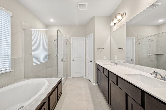 Building Photo - 411 Sunlit Vly Cir