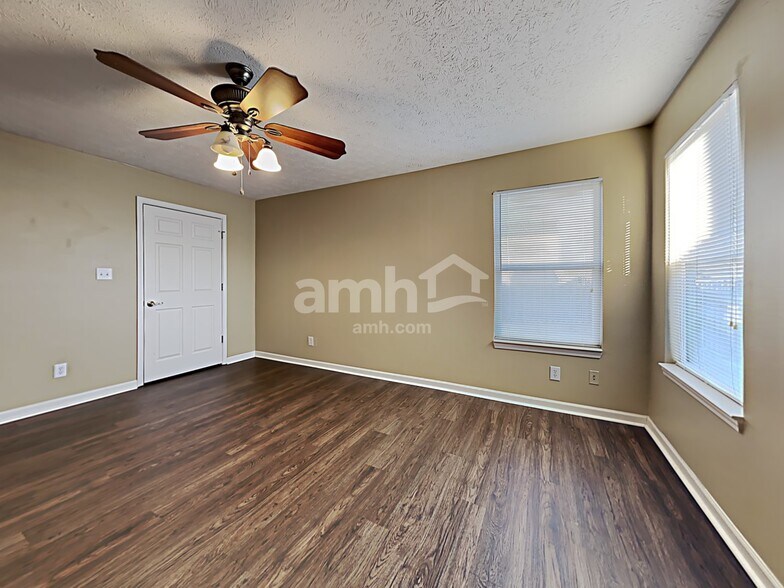 Building Photo - 2521 Monarchy Ln