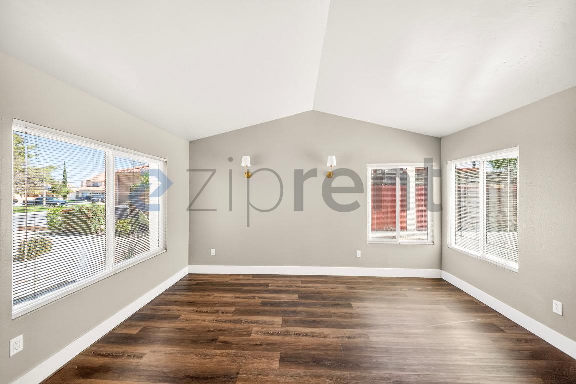 Building Photo - 318 Mesa Verde Ave