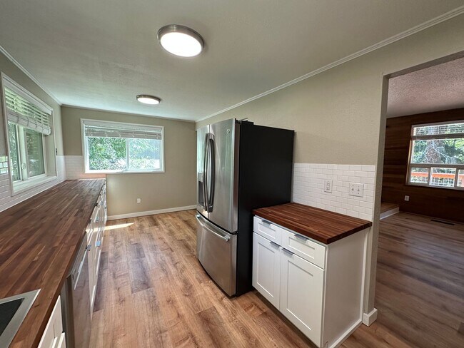 Building Photo - 3 Bed 2 Bath home with 2 Car Garage in Bellingham