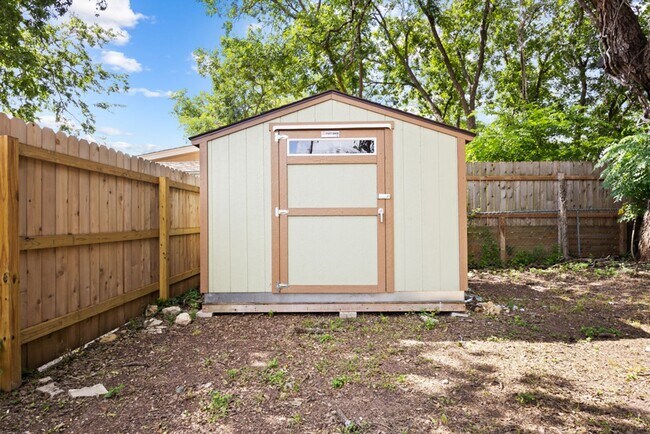 Building Photo - 265 Lohmann St