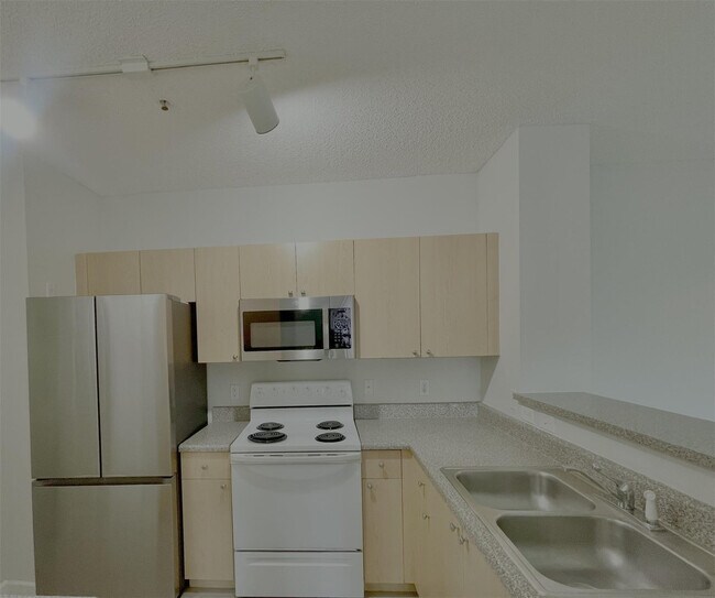 Building Photo - 8000 Nob Hl Rd