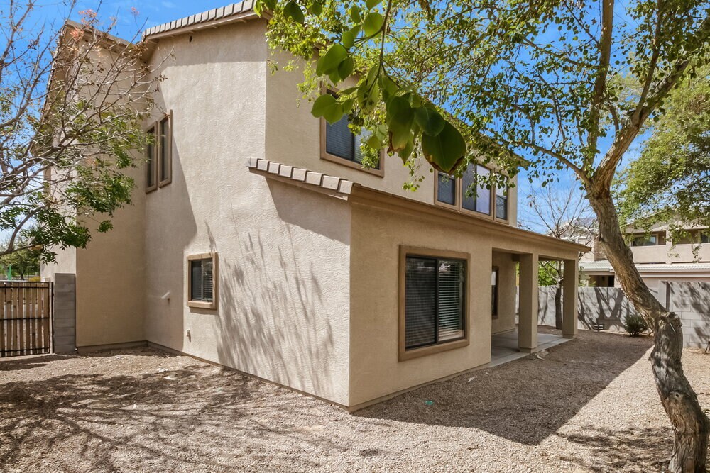 Building Photo - 2172 E Pima Ave
