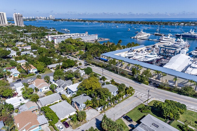 Building Photo - 4205 N Flagler Dr