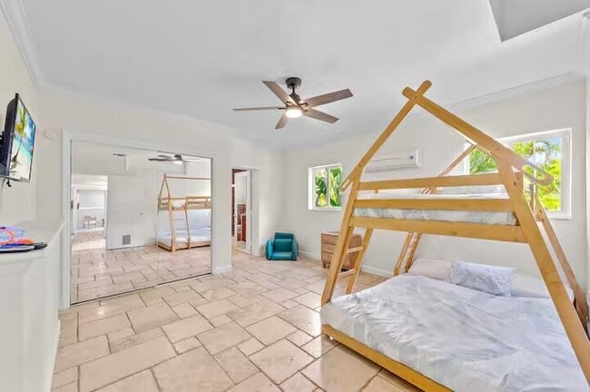 Building Photo - 2780 NE 16th St