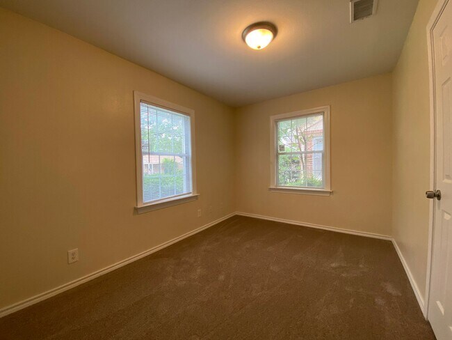 Building Photo - COMING SOON 3 BEDROOM 2 BATH HOME IN TCU AREA