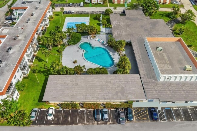 Building Photo - 1300 NW 43 Terrace