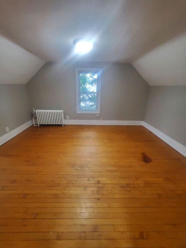 Building Photo - 3 Bedroom Duplex