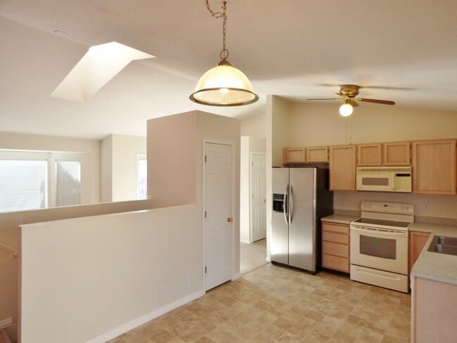 Building Photo - 3 Bd 2 Bath Home with Office