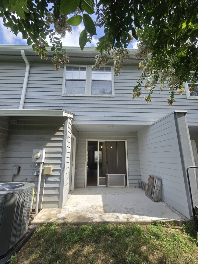 Building Photo - 118 Chaucer Ct