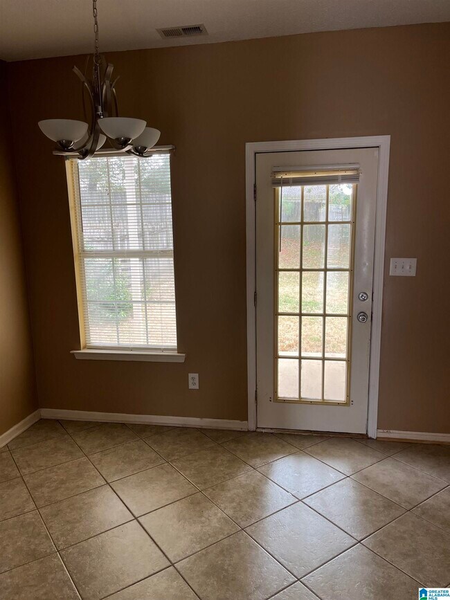 Building Photo - 996 McAllister Dr