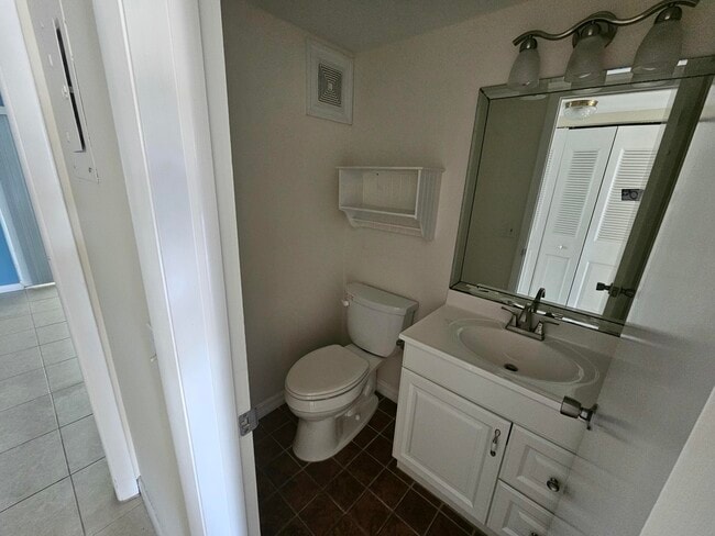 Building Photo - 145 Sheffield E