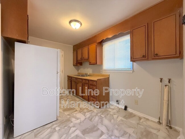 Building Photo - 3021 Marlborough Rd