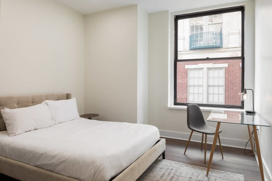 Building Photo - 150S S Independence Mall W