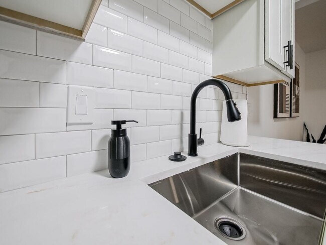 Building Photo - All New Luxury Living In Plymouth