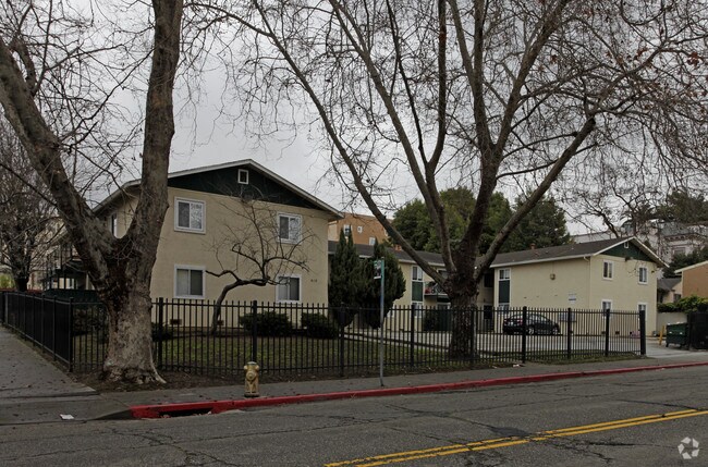 Primary Photo - 610 E 18th St