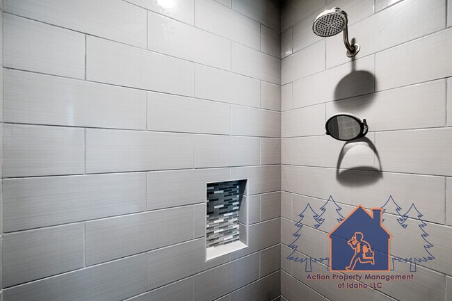 Building Photo - 2539 Bottle Brush Ave