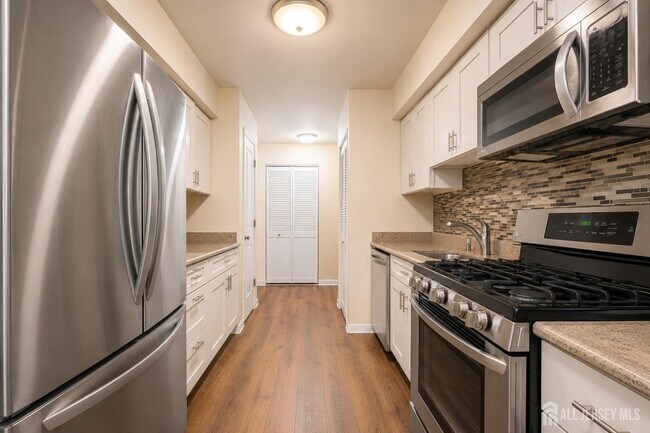 Building Photo - 201 Edison Glen Terrace