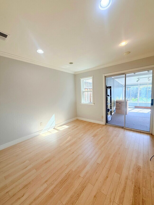 Building Photo - 66 Snyder Way