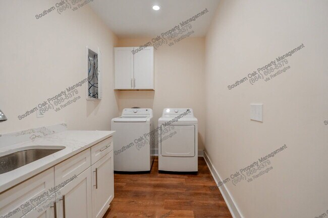 Building Photo - 15004 Beacon Ridge Dr