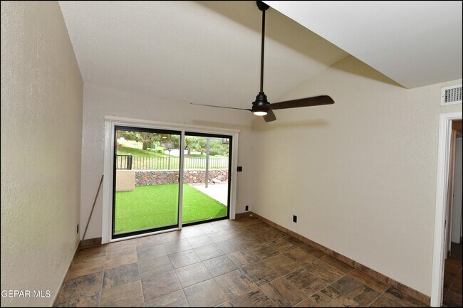 Building Photo - 5900 Mira Hermosa Dr