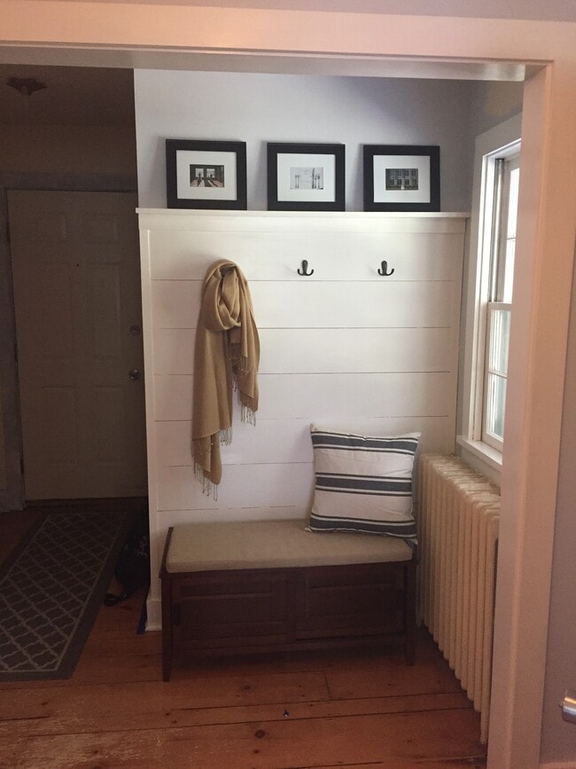 Building Photo - 166 Bush Ln