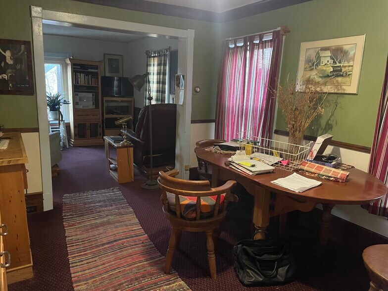 Building Photo - 526 1/2 E 7th St