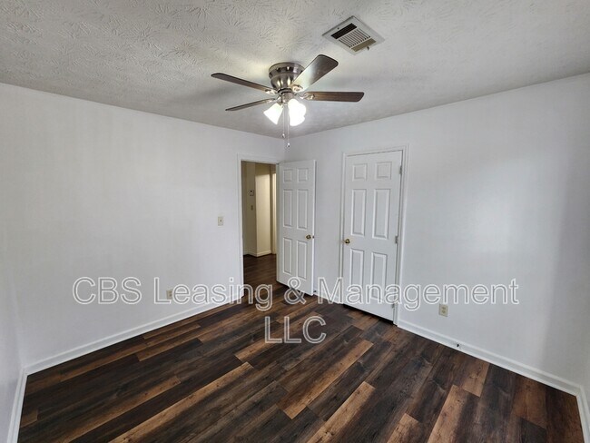 Building Photo - 710 Rodney St