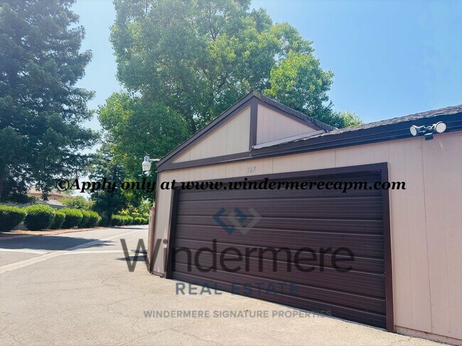 Building Photo - 127 Touchstone Pl