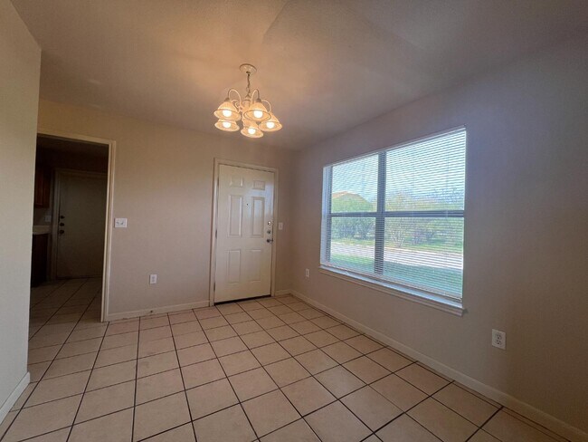 Building Photo - 10503 Hunters Pond