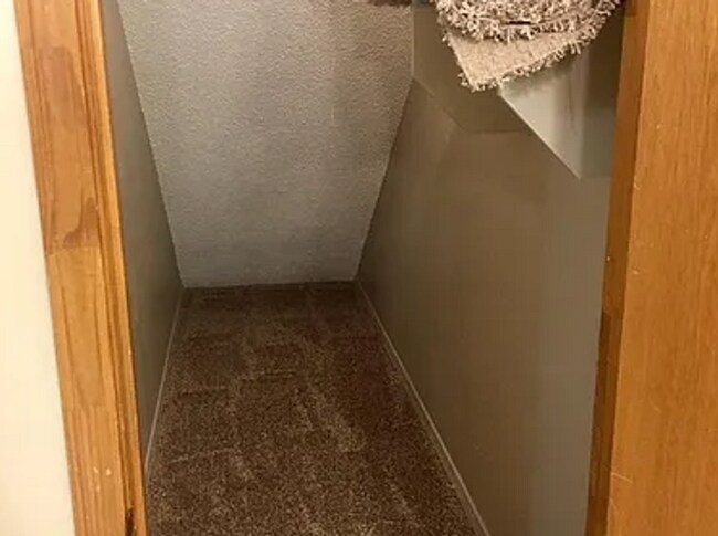 Building Photo - N Willow Dr Duplex