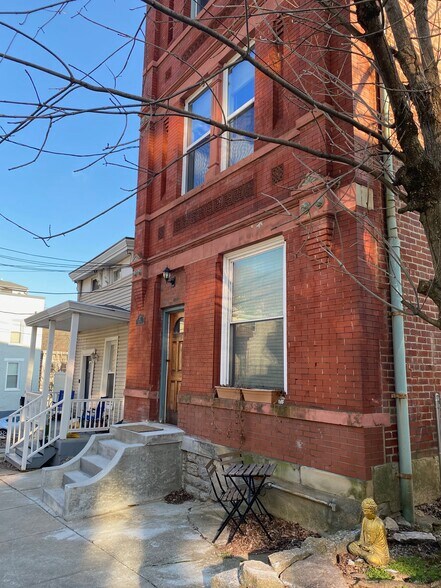 Apartment is at top of 1890's Italianate - 427 Klotter Ave