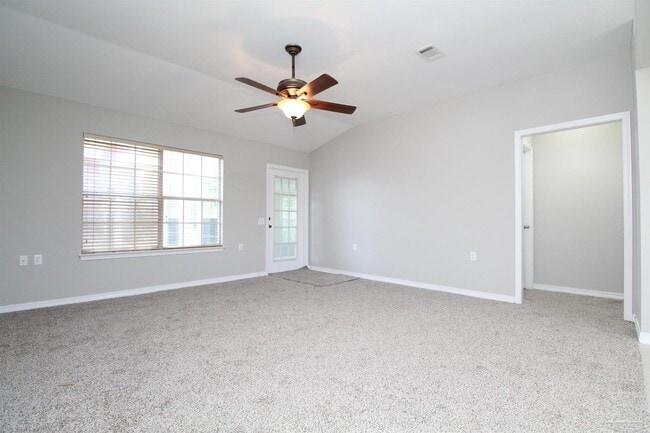 Building Photo - 701 Thornwood Pl