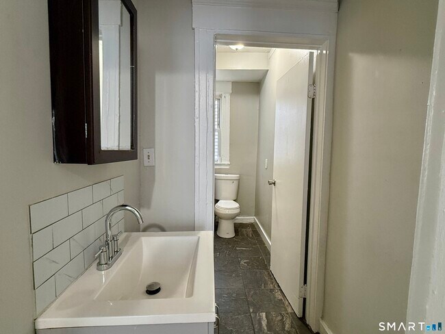 Building Photo - 585 Winchester Ave