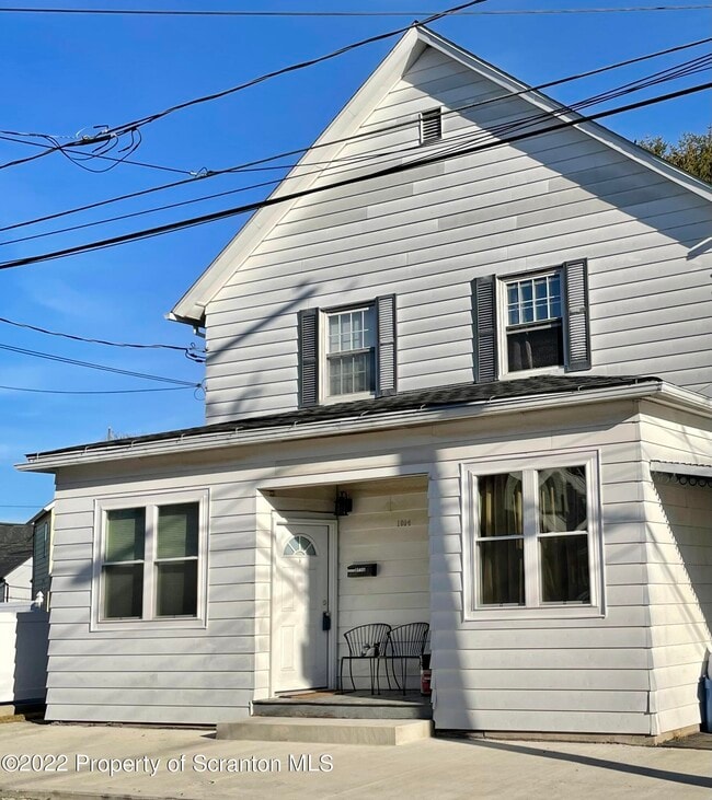 Primary Photo - 1064 Lincoln St
