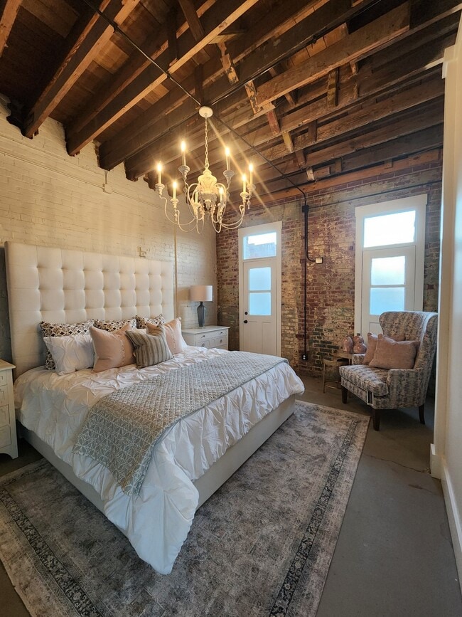 Building Photo - 501 Main St S