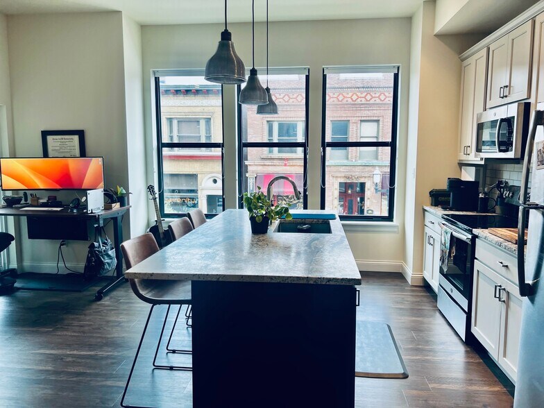 Kitchen Island - 4301 Maryland Ave