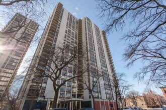 Building Photo - 1360 N Sandburg Terrace
